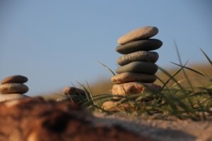 Steinturm am Strand